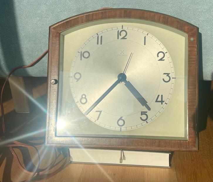 Antieke wachtkamer-klok, Huis en Inrichting, Woonaccessoires | Klokken, Gebruikt, Wandklok, Analoog, Ophalen