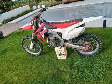 Honda crf 450 met dubbele uitlaat beschikbaar voor biedingen