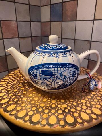 Blond Amsterdam,theepot blauw,hoogte16.5 cm,midden diam.16.5 beschikbaar voor biedingen