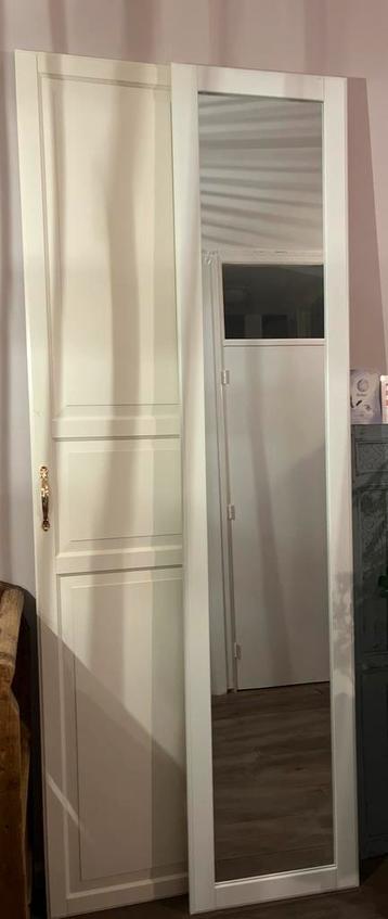 2x Pax Kastdeuren 50x229cm - Wit, waarvan 1 met spiegel