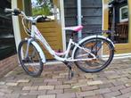 Mooie sportieve Cube meisjesfiets, 24 inch, wit met rose, Fietsen en Brommers, Fietsen | Meisjes, Ophalen, 24 inch, Zo goed als nieuw