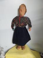 2920) mooie oude decoratieve pop hoog  60cm, Verzamelen, Poppen, Ophalen of Verzenden, Zo goed als nieuw, Pop