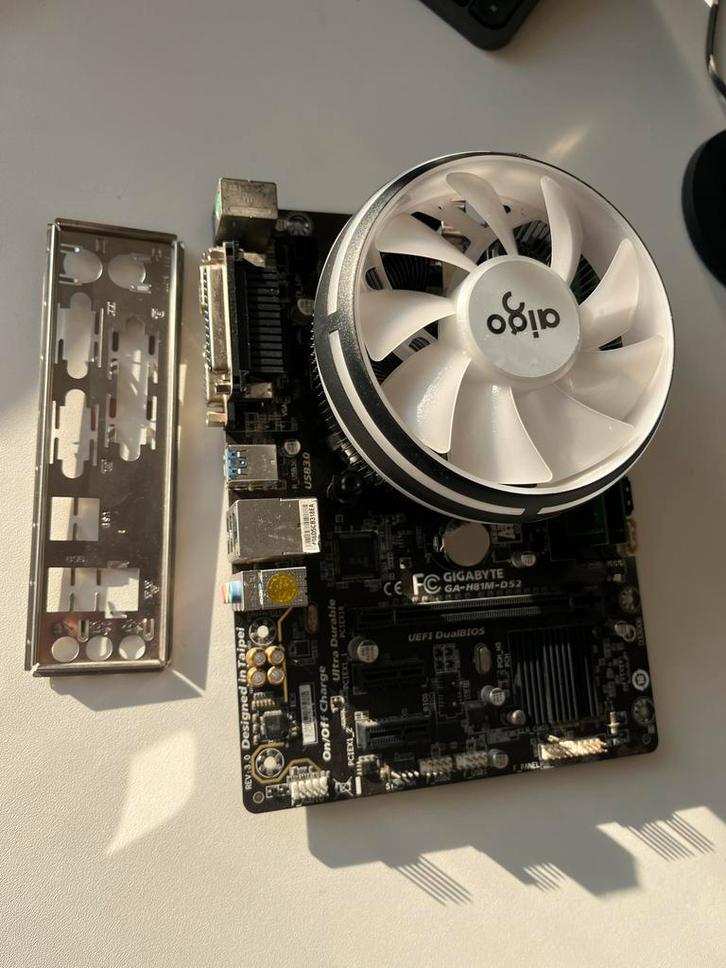 Gigabyte H81M mobo + i5 4590s + 16GB DDR3, Computers en Software, Moederborden, Gebruikt, Intel, DDR3, Ophalen of Verzenden