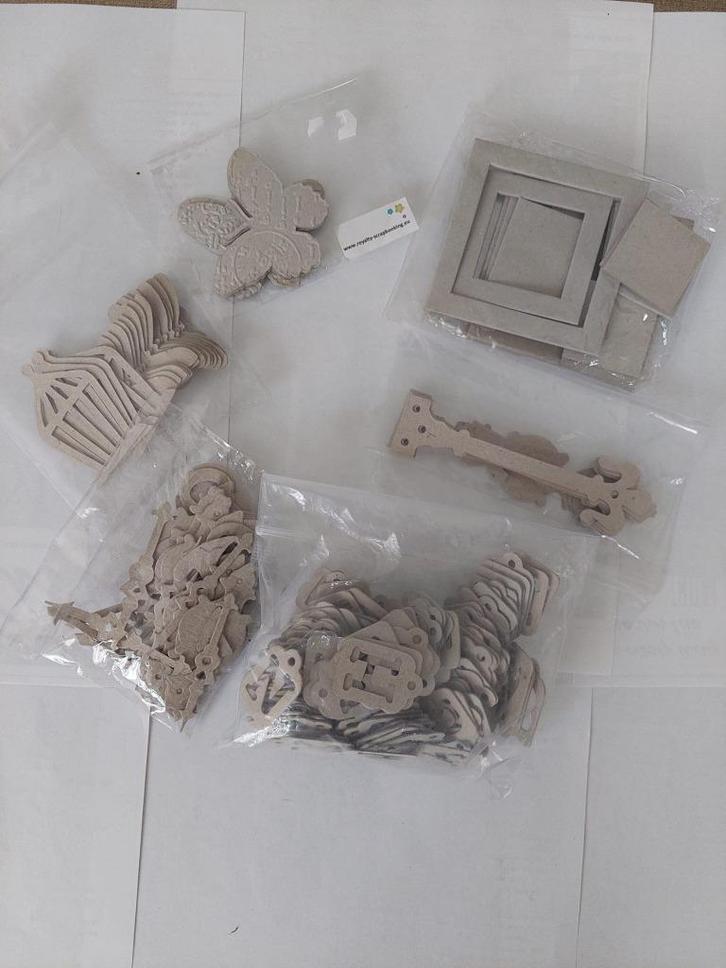 Setje chipboard embellishments, Hobby en Vrije tijd, Scrapbooking, Nieuw, Ophalen
