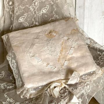 Brocante oude lingeriehoes / lingerie hoes beschikbaar voor biedingen