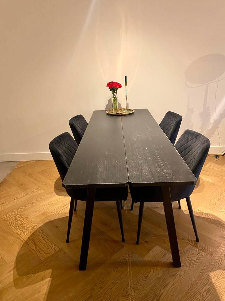 GERESERVEERD – Eettafel Triomf Zwart + eetkamerstoelen (4x), Huis en Inrichting, Tafels | Eettafels, Gebruikt, 50 tot 100 cm, 200 cm of meer