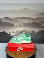 Nike Dunk Low Green Glow (W), *Maat 37,5*, Groen, Ophalen of Verzenden, Zo goed als nieuw, Nike Dunk Low