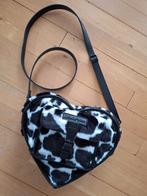 Dr Martens heart bag leer nieuw, Sieraden, Tassen en Uiterlijk, Tassen | Damestassen, Ophalen of Verzenden, Nieuw, Zwart, Schoudertasje