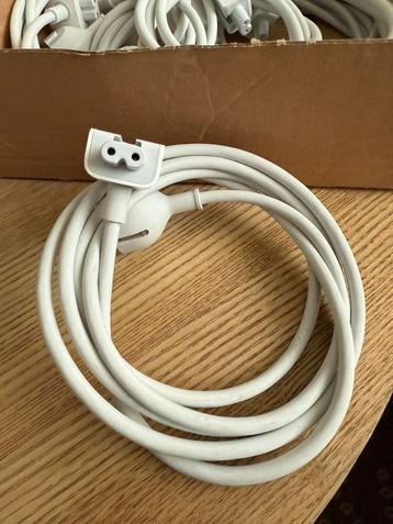 Magsafe stroomkabel van Apple beschikbaar voor biedingen