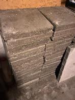 Gratis Tegels 20m2 (30x30 a 250 stuks) en 4 betonbielzen, Tuin en Terras, Tegels en Klinkers, Ophalen, Gebruikt, 10 m² of meer