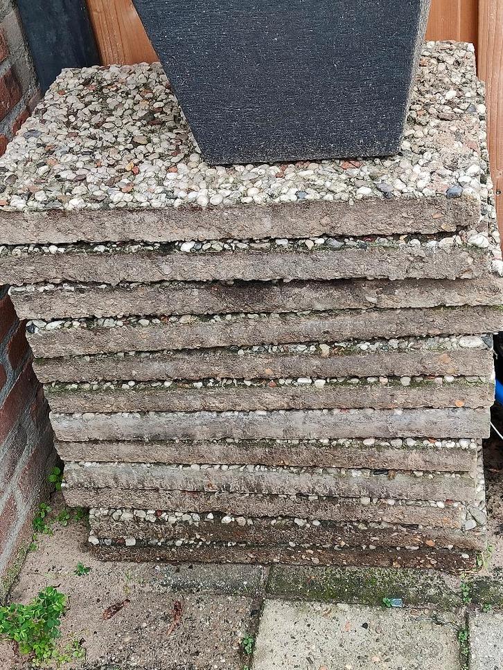 Stoeptegels en een paar siertegels. gratis af te halen, Tuin en Terras, Tegels en Klinkers, Gebruikt, Terrastegels, Beton, 5 tot 10 m²