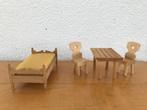 Bed, tafel en 2 stoelen, Kinderen en Baby's, Speelgoed | Poppenhuizen, Ophalen of Verzenden, Zo goed als nieuw, Toebehoren