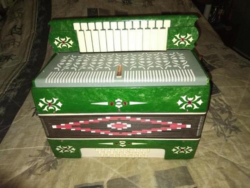 Mooie Garmoschka ., Muziek en Instrumenten, Accordeons, Zo goed als nieuw, Knopaccordeon, Overige merken, Met koffer, Met riemen