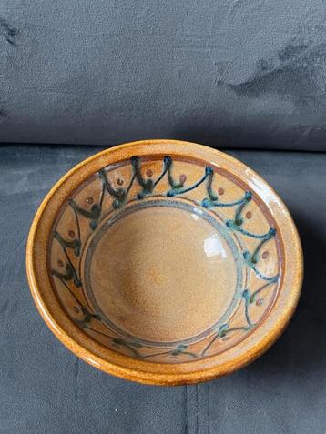 Aardewerk Schaal met Decoratie beschikbaar voor biedingen