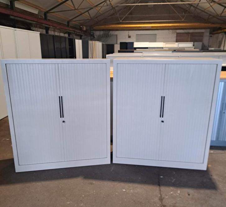 2 nette metalen roldeurkasten met sleutels, 136 hoog, Huis en Inrichting, Kasten | Roldeurkasten en Archiefkasten, Gebruikt, 100 tot 150 cm