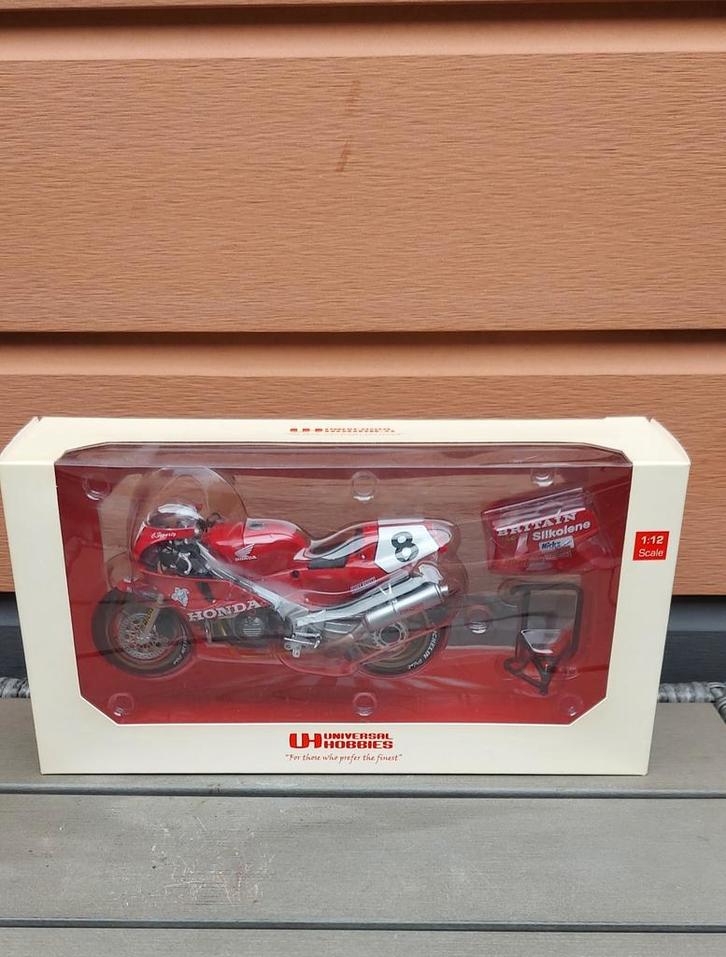 Carl Fogarty Honda RC30 1990 1:12 Universal Hobbies, Hobby en Vrije tijd, Modelbouw | Auto's en Voertuigen, Ophalen of Verzenden
