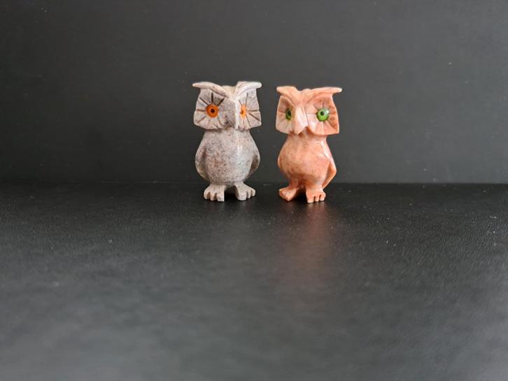 2 kleine stenen letterbak uiltjes beeldjes, Verzamelen, Beelden en Beeldjes, Zo goed als nieuw, Dier, Ophalen of Verzenden