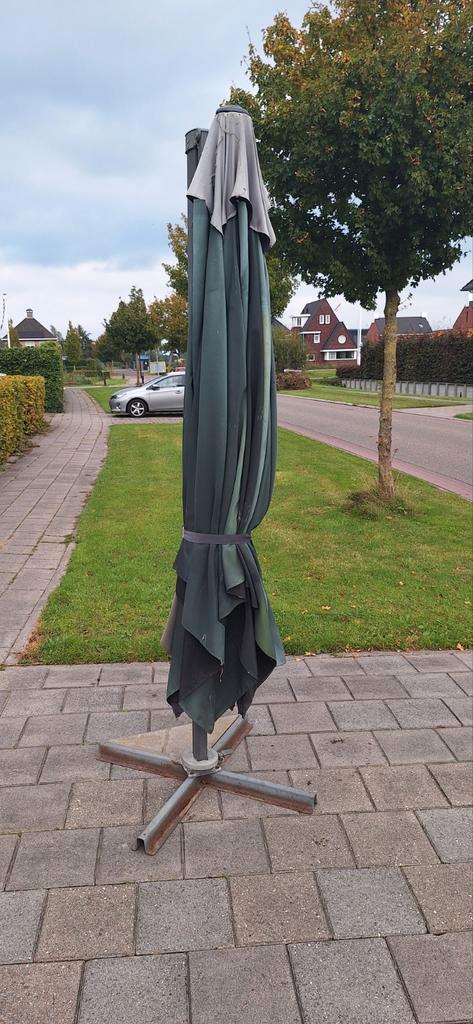 Zweefparasol, scherm met kleurscharkering, erg functioneel, Tuin en Terras, Parasols, Gebruikt, Zweefparasol, 3 tot 4 meter, Kantelbaar