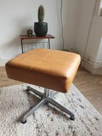 Vintage Draaibare Poef - Cognac/Bruin - Metalen Stervoet, Huis en Inrichting, Banken | Voetenbanken en Poefen, Ophalen, Minder dan 50 cm