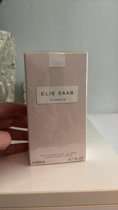 Elie Saab Le Parfum -  body lotion sealed 200 ml, Sieraden, Tassen en Uiterlijk, Uiterlijk | Parfum, Nieuw, Ophalen of Verzenden