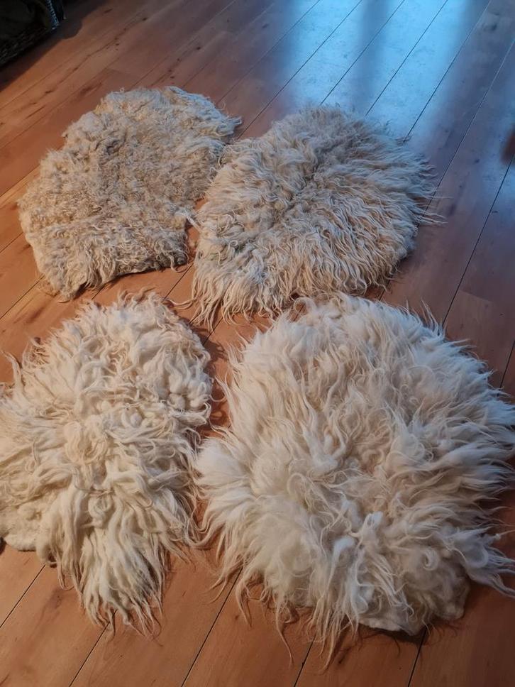 Aangeboden gevilte diervriendelijke schapenvachtjes, Huis en Inrichting, Woonaccessoires | Plaids en Woondekens, Nieuw, Ophalen of Verzenden