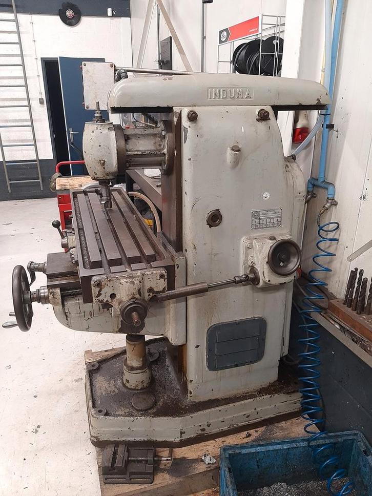 Induma Freesbank freesmachine met diverse toebehoren, Doe-het-zelf en Verbouw, Gereedschap | Freesmachines, Gebruikt, Elektrisch