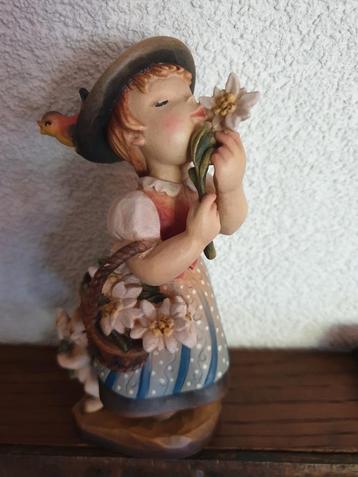 Hummel Meisje met Bloemen, ARNI Fernandiz. beschikbaar voor biedingen