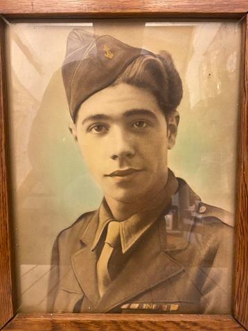 Vintage Foto Jonge Man in Militair Uniform Ingelijst Hout Li beschikbaar voor biedingen