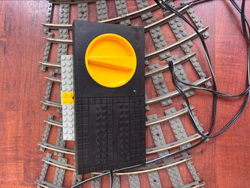Lego 9v trein rails met werkende transformator en kabel beschikbaar voor biedingen