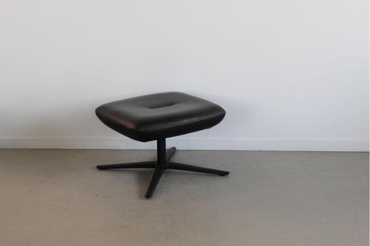 1x Leolux Caruzzo Hocker - Zwart Leer, Huis en Inrichting, Banken | Voetenbanken en Poefen, Zo goed als nieuw, 50 tot 75 cm, 50 tot 75 cm