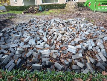 GRATIS! - ca. 35 m2 verharding / klinkers - WEG=WEG! beschikbaar voor biedingen
