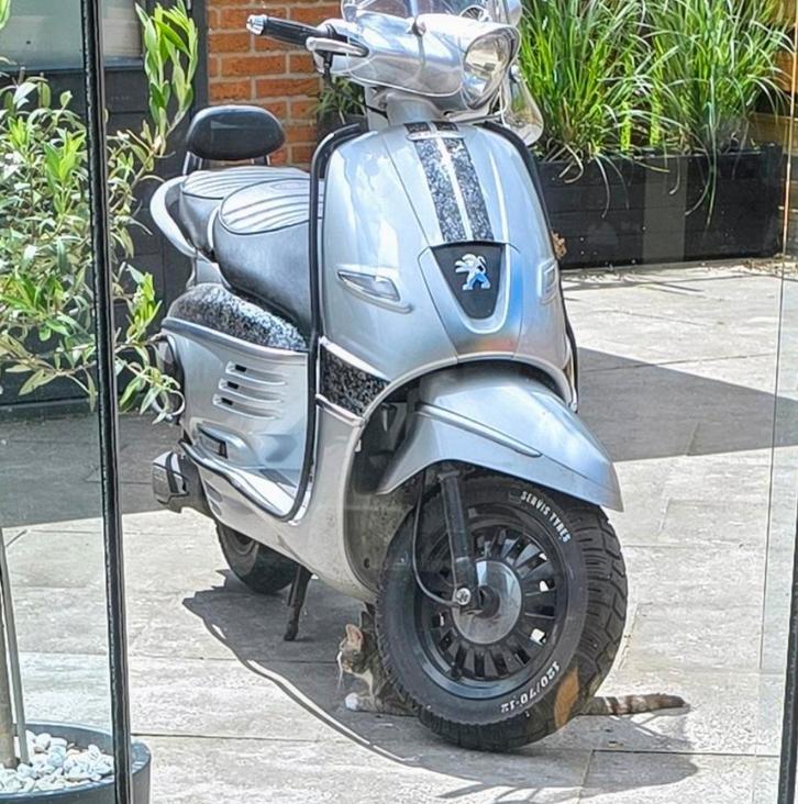 Peugeot django injectie 2020, Fietsen en Brommers, Scooters | SYM, Zo goed als nieuw, Overige modellen, Maximaal 45 km/u, Benzine