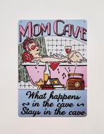 Mom Cave what happens in the cave reclamebord van metaal, Info@deconoord.nl, Deco Noord, Nieuw, Ophalen of Verzenden