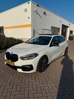 BMW 1-Serie 118i 140pk Aut 2019 Wit NAP, Auto's, 65 €/maand, 4 cilinders, Leder en Stof, Wit
