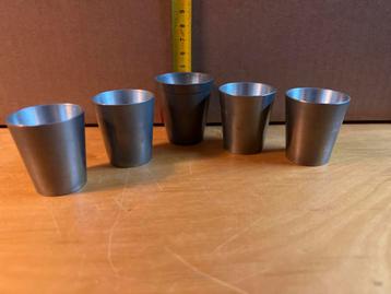 Vintage bekerset - tin beschikbaar voor biedingen