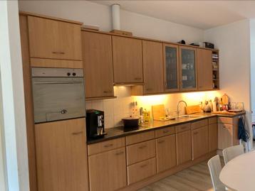 Lichthouten, degelijke keuken beschikbaar voor biedingen