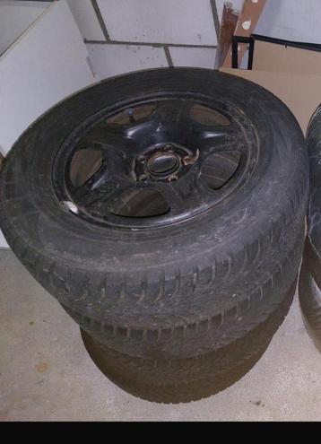 Jeep winterbanden met velgen beschikbaar voor biedingen