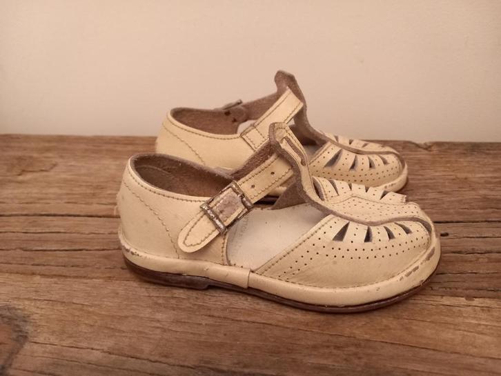 Schattige leren baby schoentjes, sandalen. merk Hollandia., Antiek en Kunst, Antiek | Kleding en Accessoires, Kinderen, Verzenden