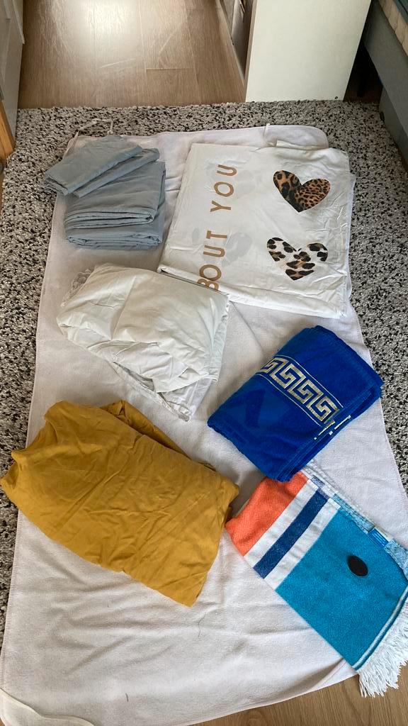 Div. beddengoed en strandlakens / badhanddoeken. €1 p.st., Huis en Inrichting, Slaapkamer | Beddengoed, Gebruikt, Dekbedovertrek