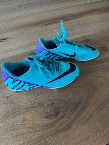 Nike Voetbalschoenen maat 36 beschikbaar voor biedingen