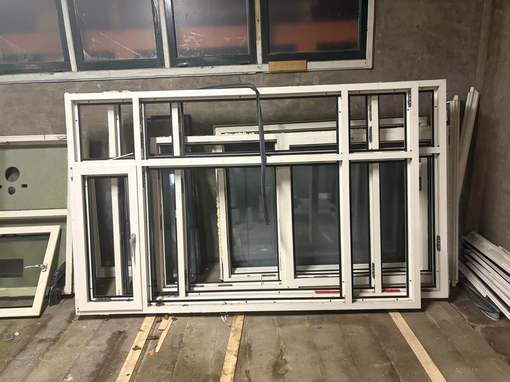 Kozijnen met glas en glaslatten - gebruikt, Doe-het-zelf en Verbouw, Kozijnen en Schuifpuien, Gebruikt, Raamkozijn, Hout, 75 tot 150 cm