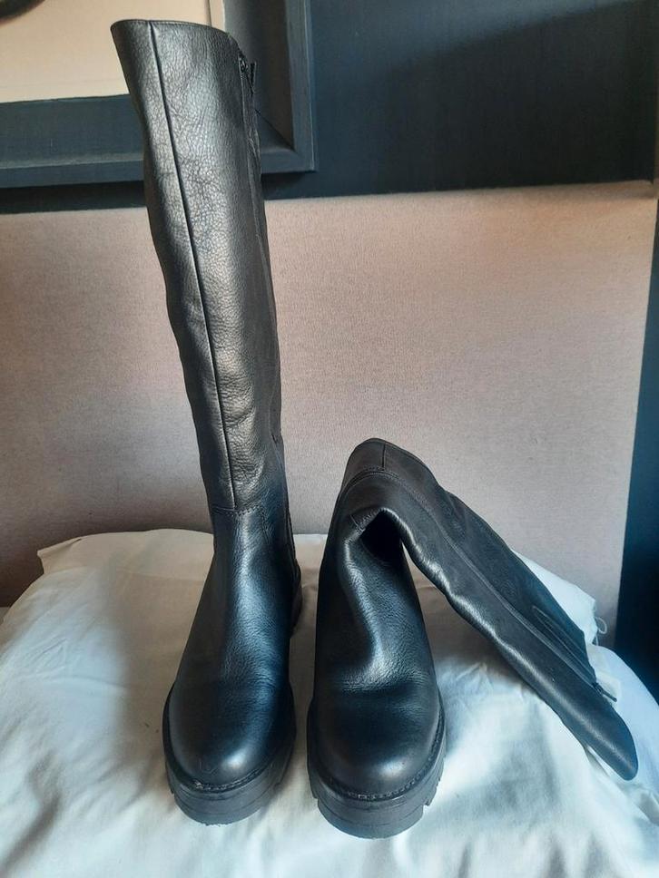 Stoere leren laarzen van Linea Zeta 42(41), Kleding | Dames, Schoenen, Zo goed als nieuw, Hoge laarzen, Zwart, Verzenden