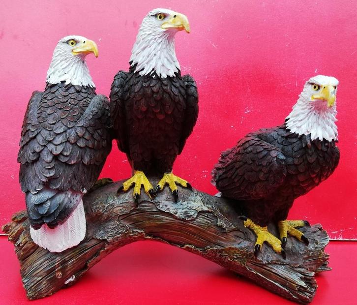 Zeearenden op boomstronk.  22/8 cm., Verzamelen, Dierenverzamelingen, Zo goed als nieuw, Beeldje of Figuurtje, Vogel, Ophalen