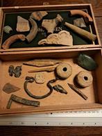 Pingsdorf nr 2 dierfiguur romeins glas bronzen fibula, Antiek en Kunst, Ophalen of Verzenden