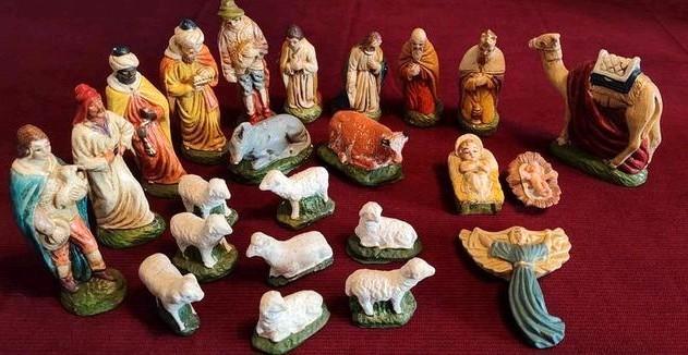 Antieke Kerststal beeldjes, Diversen, Kerst, Gebruikt, Ophalen of Verzenden