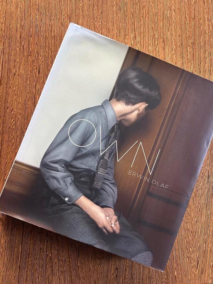 Erwin Olaf, fotografieboek Own (gesigmeerd), Boeken, Kunst en Cultuur | Fotografie en Design, Gelezen, Fotografen, Ophalen of Verzenden