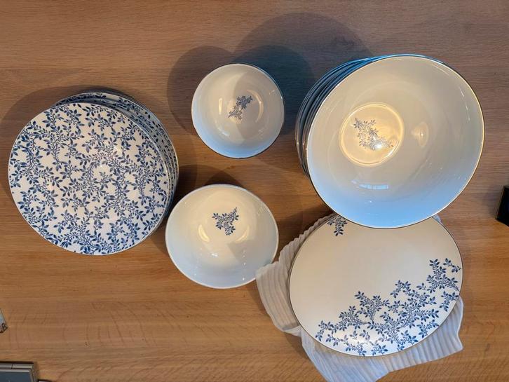 Albert Heijn Servies met Gouden Rand, Huis en Inrichting, Keuken | Servies, Zo goed als nieuw, Compleet servies, Effen, Porselein