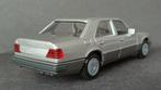 Mercedes Benz W124 Facelift Grijs 1:35 Cursor Pol, Hobby en Vrije tijd, Modelauto's | Overige schalen, Verzenden, Zo goed als nieuw