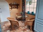 Eettafel van glas en 3 rieten stoelen, Ophalen, 100 tot 150 cm, 50 tot 100 cm, Zo goed als nieuw