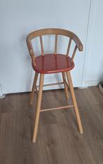 Houten kinderstoel met rode zitting, Huis en Inrichting, Barkrukken, Gebruikt, 60 tot 90 cm, Ophalen of Verzenden, 1 kruk